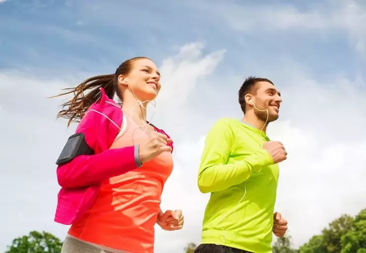 Man and woman jogging to be fit