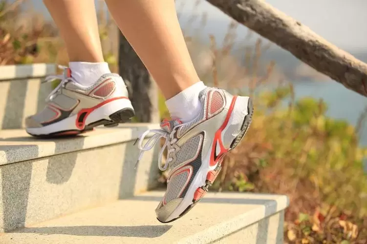 Running stairs is a way to build leg muscles and lose weight