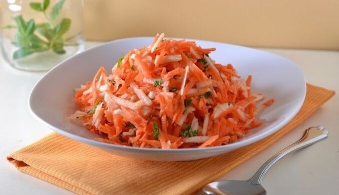 Diet carrot-apple salad will provide the body of a losing weight person with vitamins